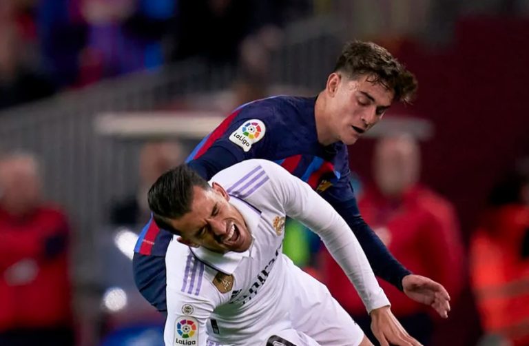 Cựu sao Arsenal tiết lộ về pha va chạm với Gavi_695c2343e3a58.jpeg