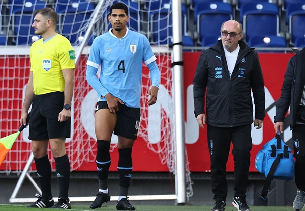 Đá 40 giây, Araujo trở thành “bệnh binh” thứ 5 của Barca_695c35b841d32.jpeg