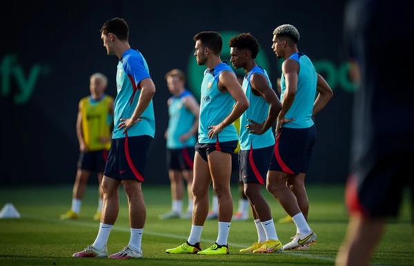 Dàn tân binh Barca tập luyện cật lực dù chưa được đăng ký_695c39269bb57.jpeg