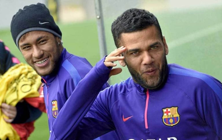 Dani Alves ngồi tù, Neymar gửi tiền giúp đỡ_695bec994606a.jpeg
