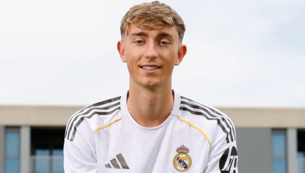 Dean Huijsen: Gã khổng lồ đầy tiềm năng của Real_695b74b846719.jpeg