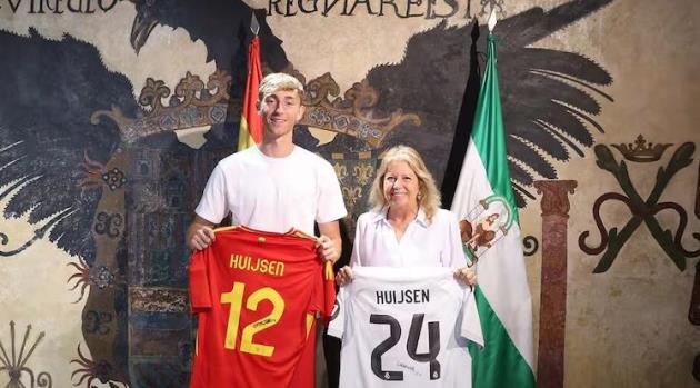 Dean Huijsen khổ luyện ở Marbella, sẵn sàng thành trụ cột Real Madrid_695b722442880.jpeg