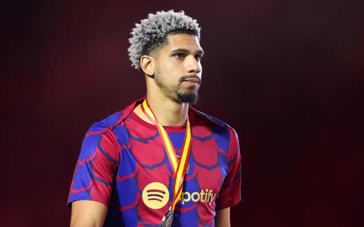 Deco làm rõ tương lai của Ronald Araujo_695bf4e12eb74.jpeg