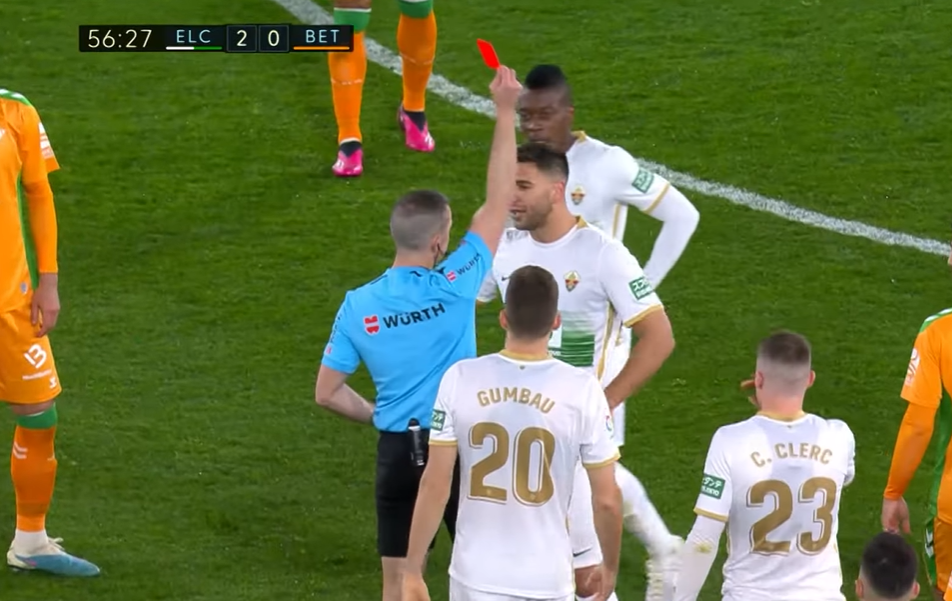 Đối thủ của M.U tại Europa League dính vào cuộc chiến 3 thẻ đỏ_695c26f2b78c3.png