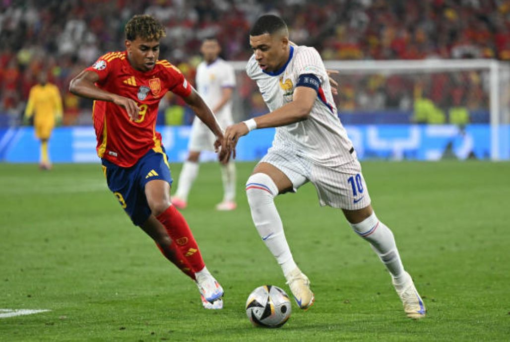 Được đề cử Quả bóng vàng, Yamal vượt qua Mbappe_695bbaee84232.jpeg