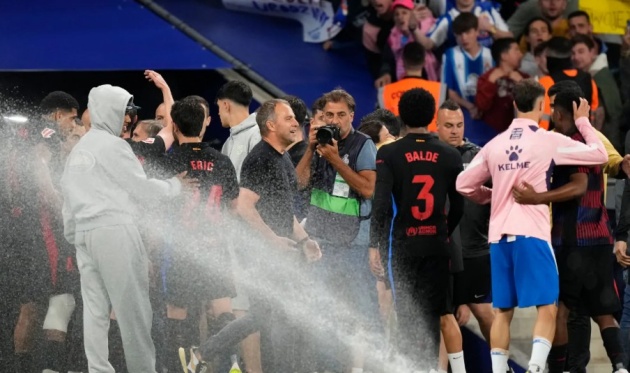 Espanyol bật hệ thống tưới nước ngăn Barca ăn mừng vô địch_695b7b8aeed88.jpeg