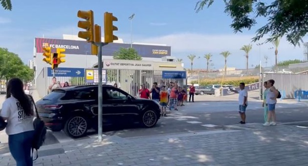 Fan Barca lật mặt nhanh như bánh tráng với De Jong_695c391fd943f.jpeg