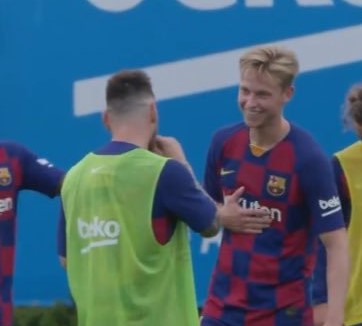 Frenkie de Jong hớn hở trong lần đầu chạm mặt Messi_695cc2033f2d0.jpeg