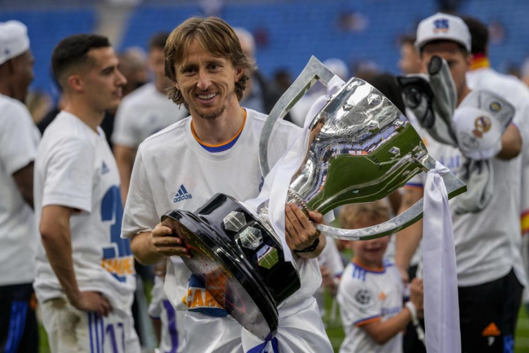 Hai đoạn kết trái ngược của Bale và Modric_695c4010e8d5d.png