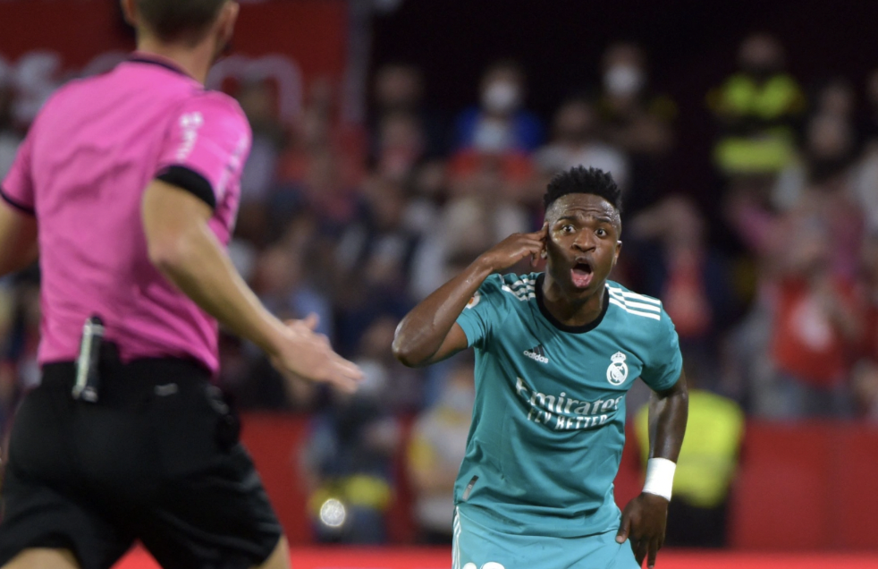 Hai pha bóng gây tranh cãi trong chiến thắng của Real Madrid_695c4189c7931.png