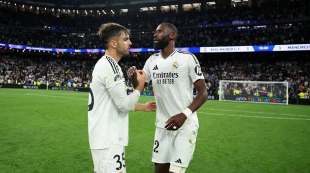 Hàng phòng ngự thảm họa “níu chân” Real Madrid_695b8640ce1ac.jpeg