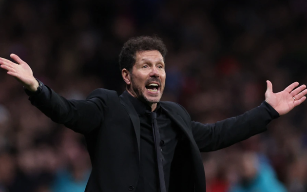 Hành động bất ngờ, Simeone khiến trò cũ cảm động_695c16107eb7a.png