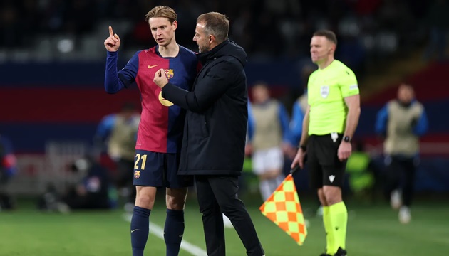 Hansi Flick công khai cảnh báo Frenkie de Jong sau sai lầm ‘chết người’_695b832913b17.jpeg