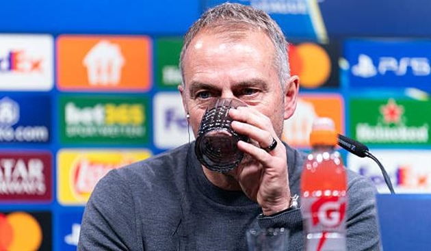 Hansi Flick và nỗi lo từ phòng thay đồ Barcelona_695b835e70e07.jpeg