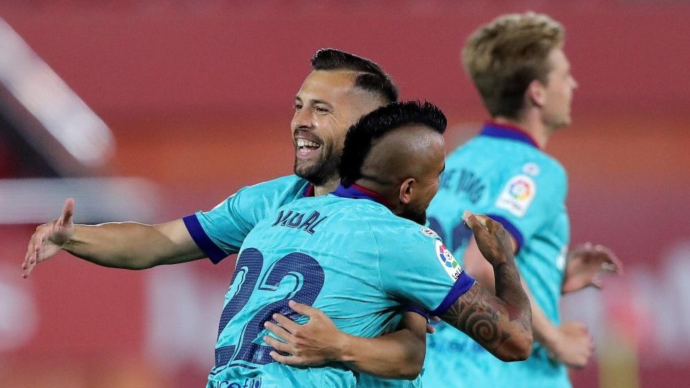 “Hầu cận” của Messi: “Barca đang hướng đến 10 trận chung kết còn lại”_695c7fe82d464.jpeg