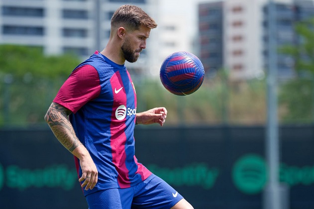 Hậu vệ Barca không giấu được niềm vui khi chiến thắng đội bóng cũ_695c138c9b555.jpeg