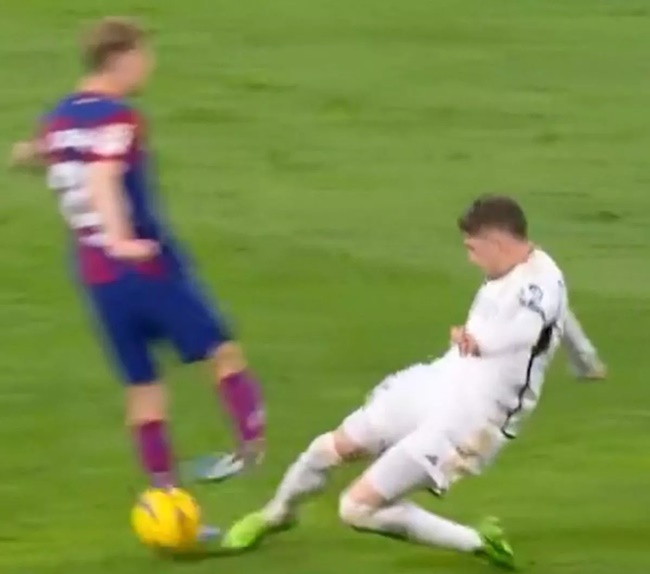 Hình ảnh chấn thương kinh hoàng của De Jong_695bdaba54131.jpeg