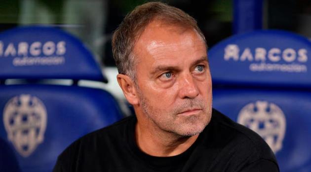 HLV Flick tự hào với Barcelona, phàn nàn về quả phạt đền gây tranh cãi_695b6dae64402.jpeg