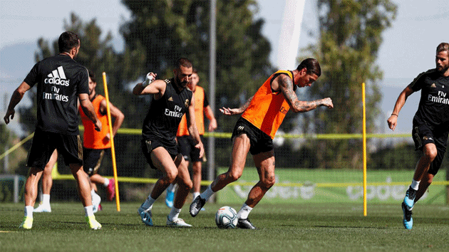 “Học trò cưng” trở lại, Zidane vơi đi nỗi lo nơi hàng công_695cc400820fc.gif