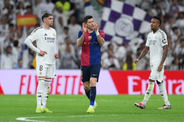 Hủy diệt Real, Lewandowski đưa Barca trở lại mặt đất_695babaa02ddf.jpeg