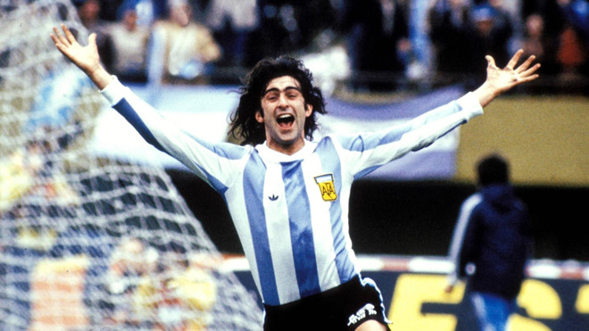 Huyền thoại Argentina bênh Messi, kêu Maradona ngậm miệng_695cf4cbec08d.jpeg