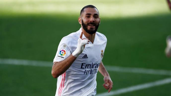 Karim Benzema đạt cột mốc khủng khi đưa Real Madrid lên ngôi đầu La Liga_695c6d2265cf9.jpeg