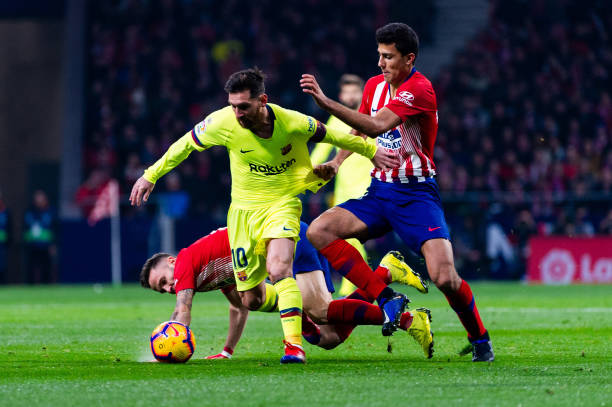 ‘Kẻ phản loạn’ thành người hùng, Barca nghẹt thở thoát thua trước Atletico_695ceb56b265e.jpeg