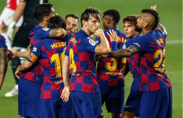 Khiến đối thủ nằm quằn quại, Messi vẫn may mắn thoát thẻ phạt_695c7e350ae05.jpeg