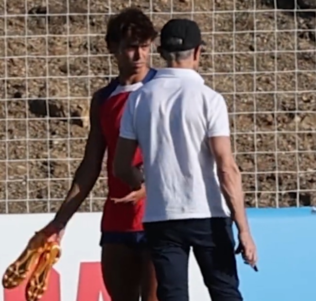 Khuôn mặt cau có của Joao Felix_695c1ce21b9f9.jpeg