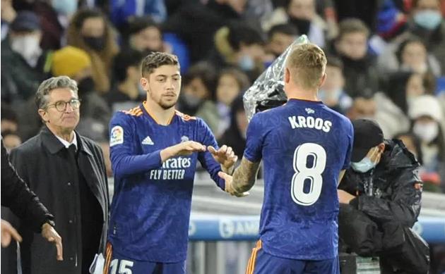 Kroos tiết lộ tiền vệ thần tượng, tiềm năng không giới hạn_695c312746218.jpeg