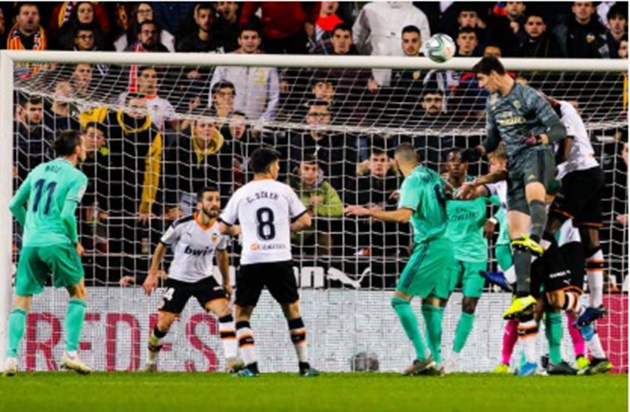 Làm điều kỳ diệu, Courtois vẫn bị một người gác đền lu mờ_695ca08f697f4.jpeg