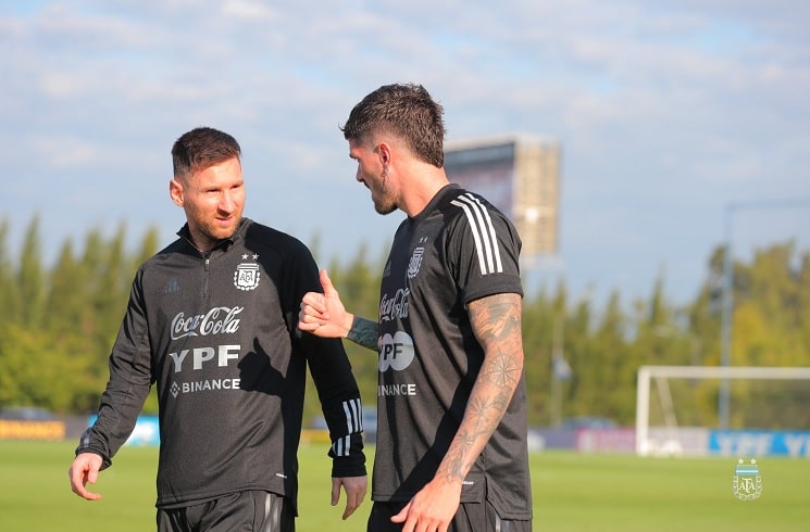 Lời hứa của Messi với ‘vệ sĩ’ De Paul_695c292e94289.jpeg