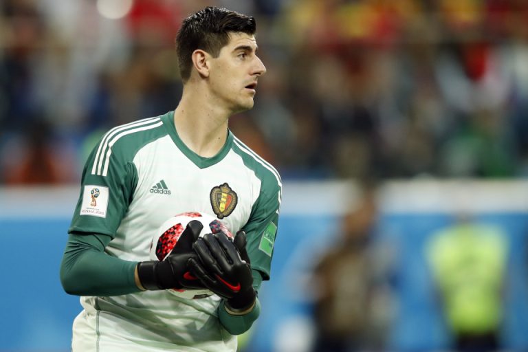 Mắc sai lầm khó đỡ, Courtois bị CĐV gọi là ‘thảm hoạ’ Karius_695ce0dcd696a.jpeg