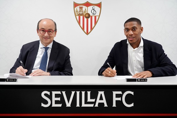 Martial lạnh lùng ra mắt Sevilla, chốt luôn số áo_695c4a171f639.jpeg