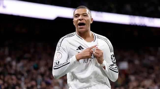 Mbappe gánh kỳ vọng Real Madrid trong cuộc rượt đuổi Barcelona_695b7f8671b80.jpeg