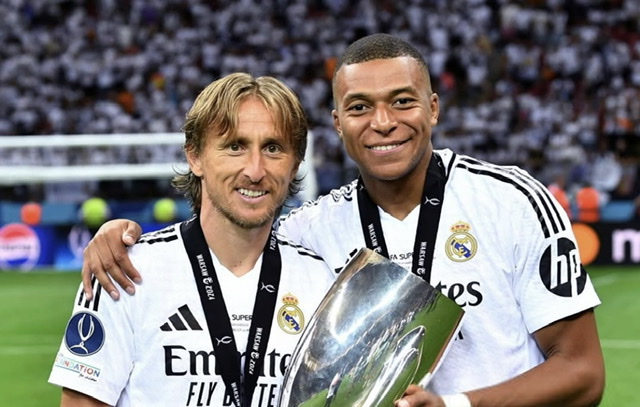 Mbappe kinh ngạc với số danh hiệu của Modric_695b9bf3bf21f.jpeg