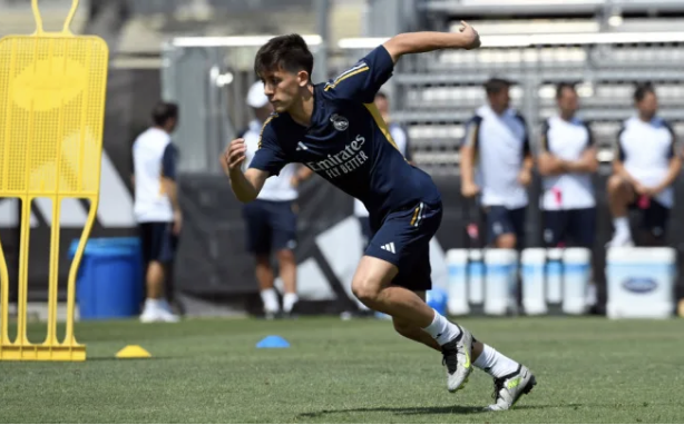 “Messi Thổ Nhĩ Kỳ” bỏ ngỏ đại chiến với Man United_695c1c8a0ca8d.png