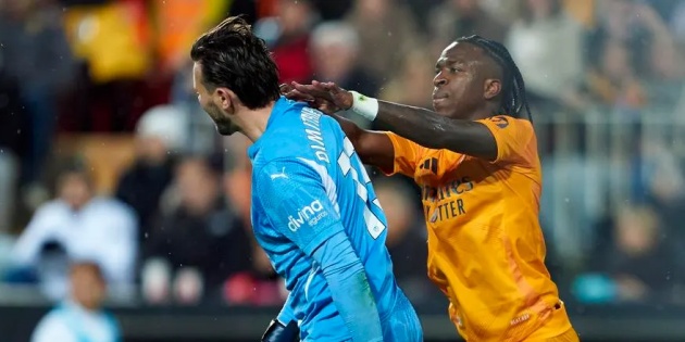 Nguyên nhân khiến Vinicius hành động xấu xí rồi dính thẻ đỏ_695b98519882f.jpeg