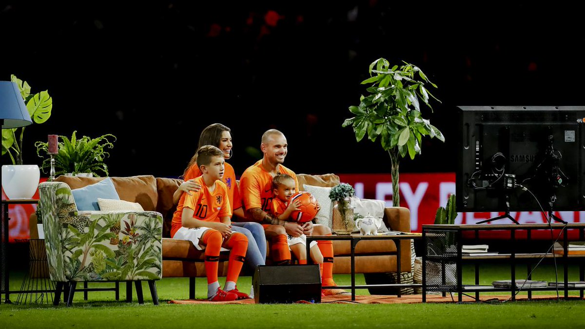 Nhìn Luka Modric, người hâm mộ thấy xót xa cho Sneijder_695cfb1092784.jpeg