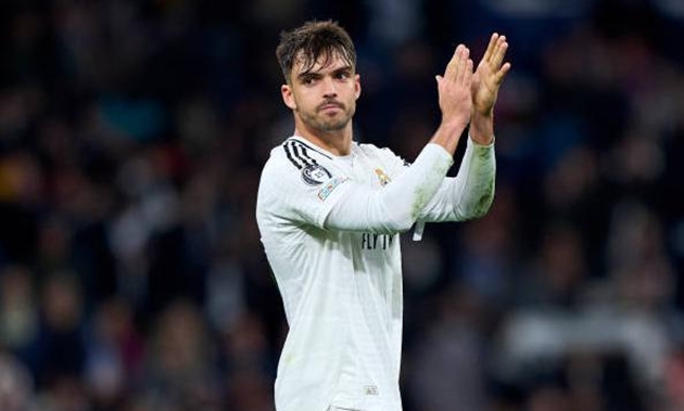 NÓNG! Real Madrid sắp “trói chân” thành công sao trẻ_695b89e0ac553.jpeg