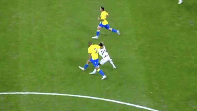 Phản ứng của Ancelotti khi học trò bị knock-out_695c2f87d2b3c.jpeg