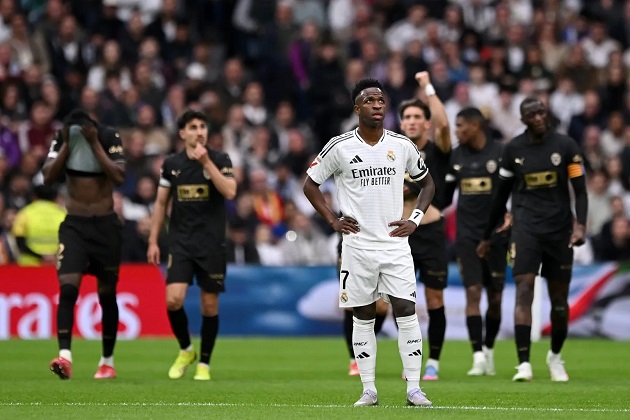 Phản ứng của khán giả Bernabeu khi Vinicius sút hỏng penalty_695b86eb7fa83.jpeg