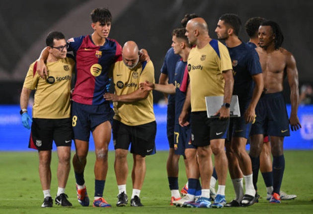 Phòng thay đồ Barca chết lặng vì Marc Bernal_695bbf06c5520.jpeg