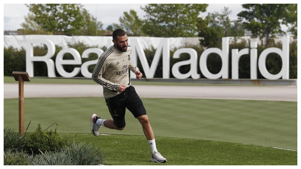 Phương án dự phòng của Benzema nằm cáng, Zidane vẫn thản nhiên_695c82835ce3d.jpeg