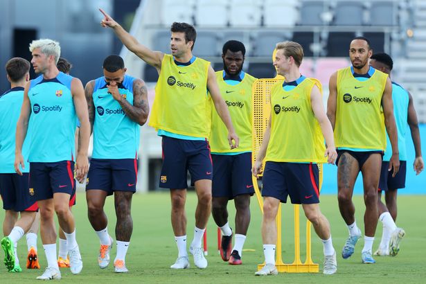 Pique gây áp lực cho De Jong_695c3980b5f38.jpeg