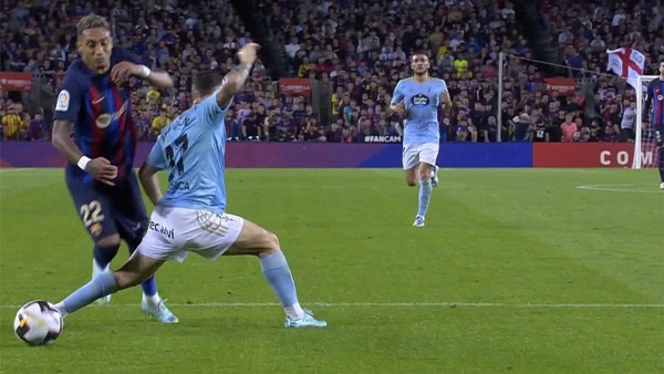 Raphinha nổi giận đùng đùng trong phòng thay đồ Barca_695c3458bc01d.jpeg