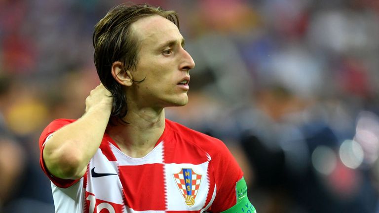 Real Madrid có nên giữ chân Luka Modric?_695cff587884e.jpeg