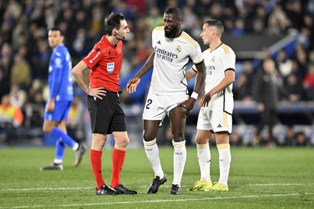 Real Madrid lo sốt vó vì trụ cột rời sân sớm_695bf2197ca7a.jpeg