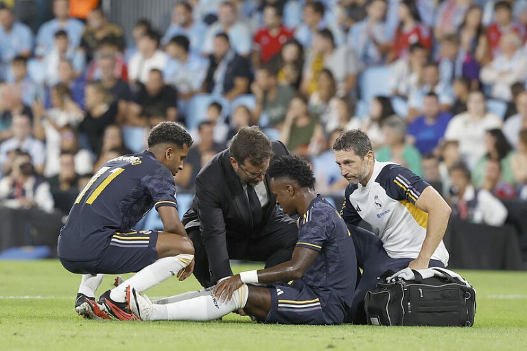 Real Madrid ‘ngồi trên đống lửa’ vì Vinicius Jr_695c1bbb2d90a.jpeg