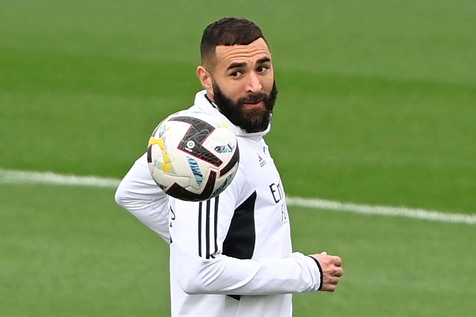 Real Madrid sa sút: Quả bóng vàng Benzema mất tích_695c2fb498f6f.jpeg